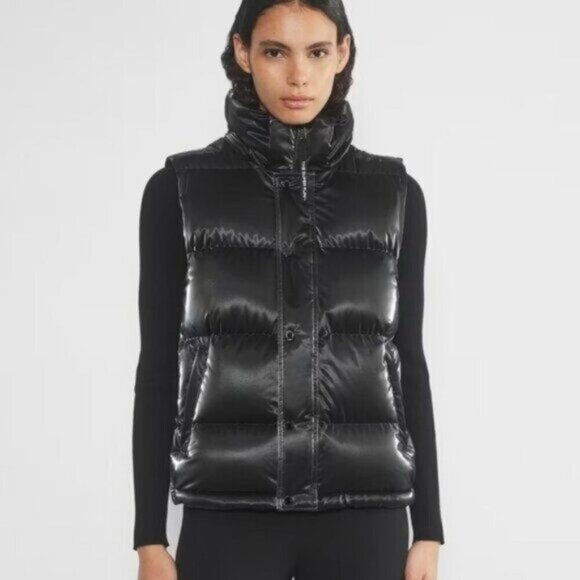 Aritzia the super puff™ vest - Picture 1 of 16